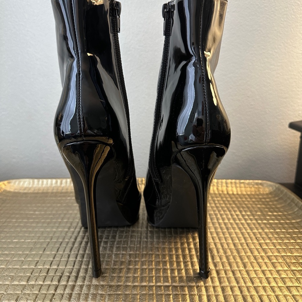 Steve Madden black patent leather booties